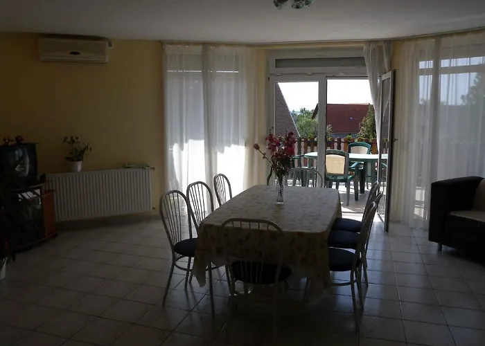 In - Balaton 18812 Gyenesdias